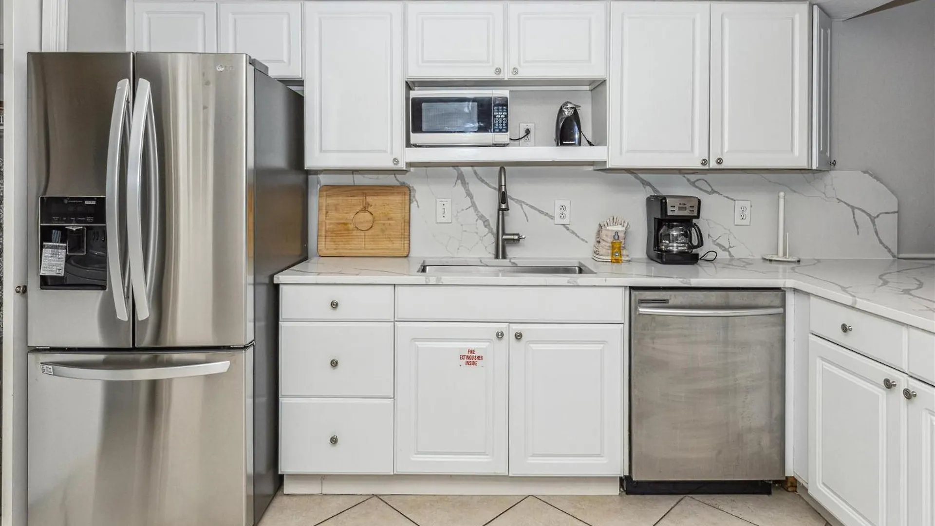 Shoreline Towers 1063- By Holiday Isle Properties Destin Apartment