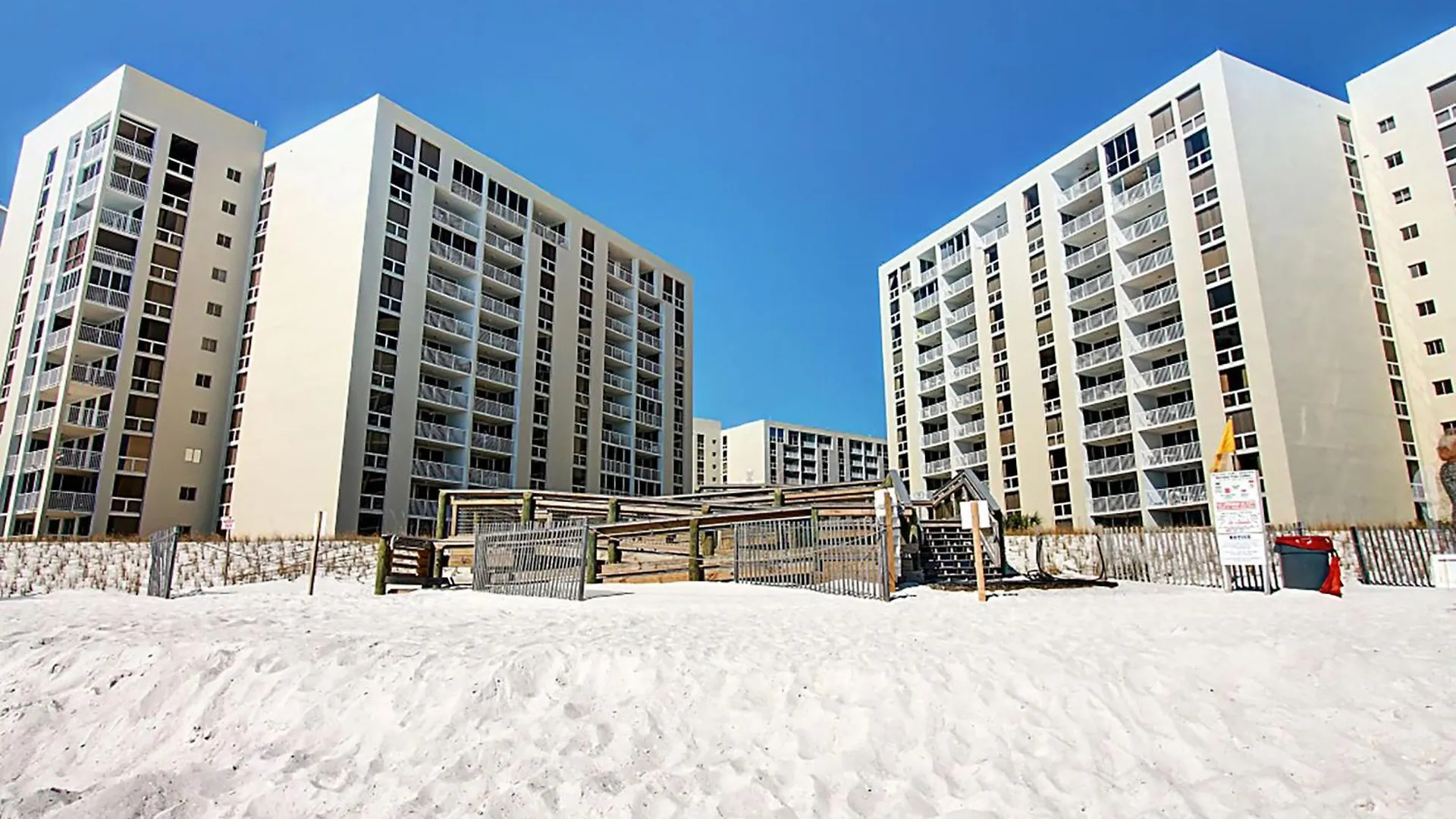 Shoreline Towers 1063- By Holiday Isle Properties Destin Apartment