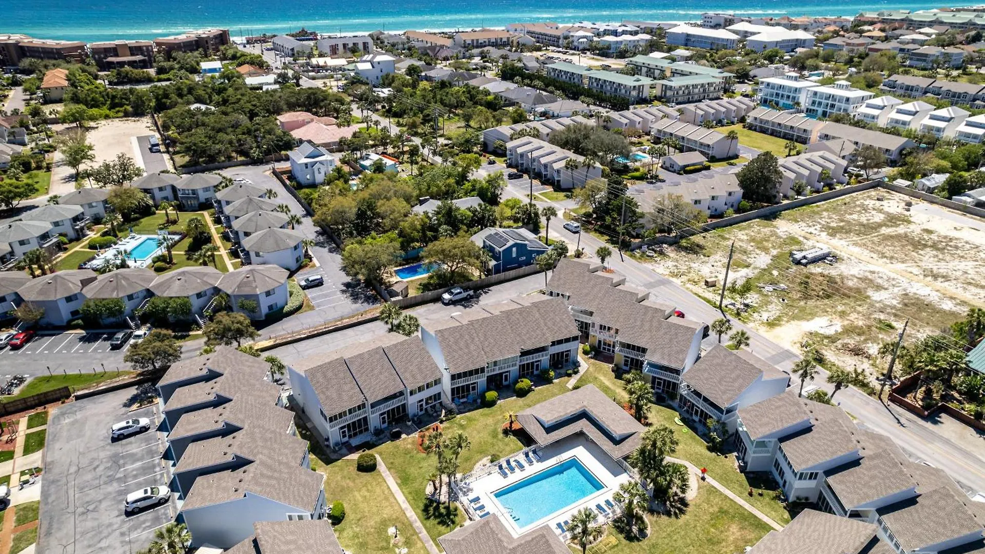 Shoreline Towers 1063- By Holiday Isle Properties Destin Apartment