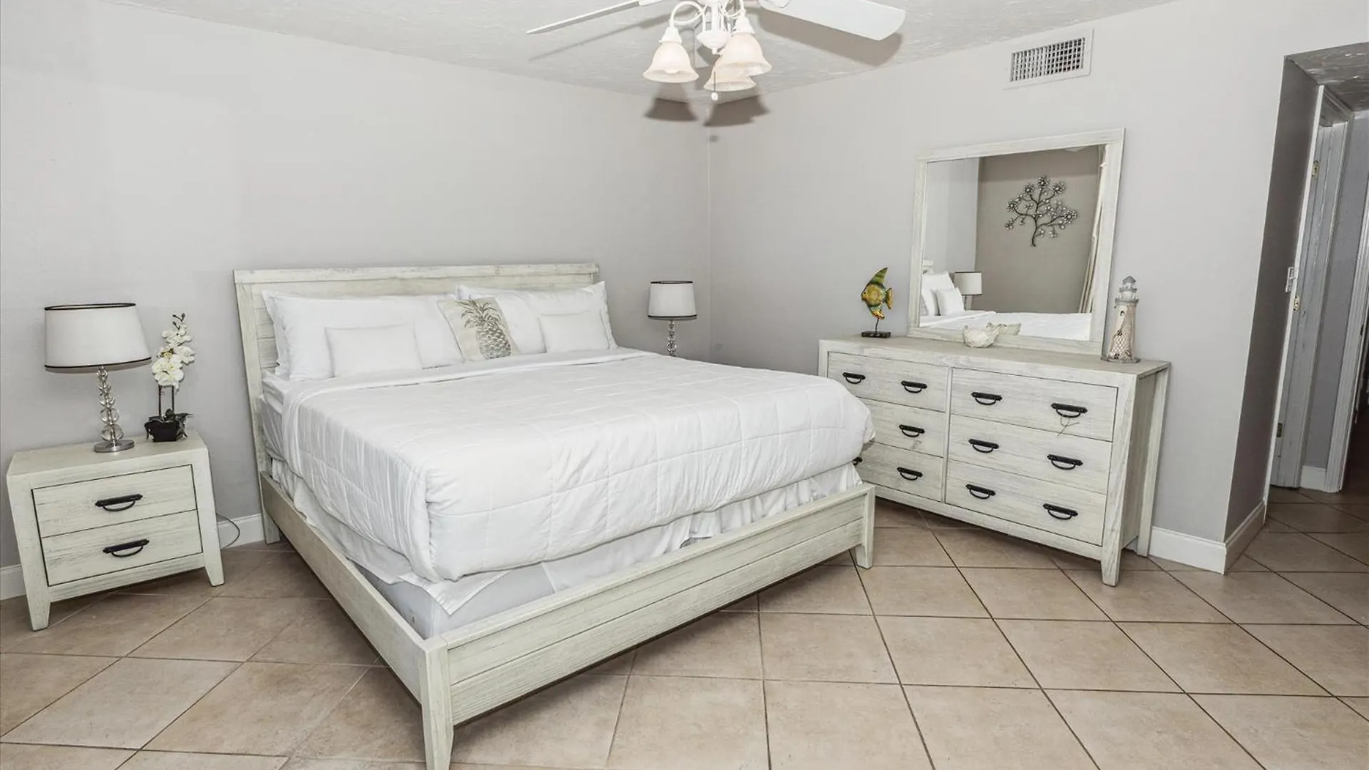 Shoreline Towers 1063- By Holiday Isle Properties Destin